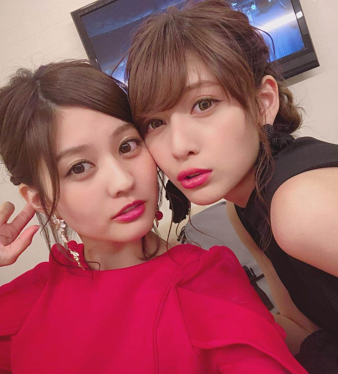 林ゆめさんのインスタグラム写真 - (林ゆめInstagram)「‪あんじぇHappy Birthday🎂❤️﻿‬﻿ ‪﻿‬﻿ ‪いつも本当に面白くて﻿‬﻿ ‪一緒にいて楽しいあんじぇ‬﻿ ﻿ ‪写真遡ってたくさん探してたけど﻿‬﻿ ‪あんじぇとの2ショットが1番多いかも😋﻿‬﻿ ‪載せないけど変顔もめっちゃあった。笑‬﻿ ‪﻿‬﻿ ‪あんじぇにとって素敵な22歳になりますように！﻿‬﻿ ‪大好きだよおお﻿‬﻿ Twitterよりも写真いっぱい載せれるから載せた！ _﻿ _﻿ _﻿ #アンジェラ芽衣 #あんじぇ #22歳 #お誕生日 #おめでとう」4月29日 13時59分 - ___yuume.18