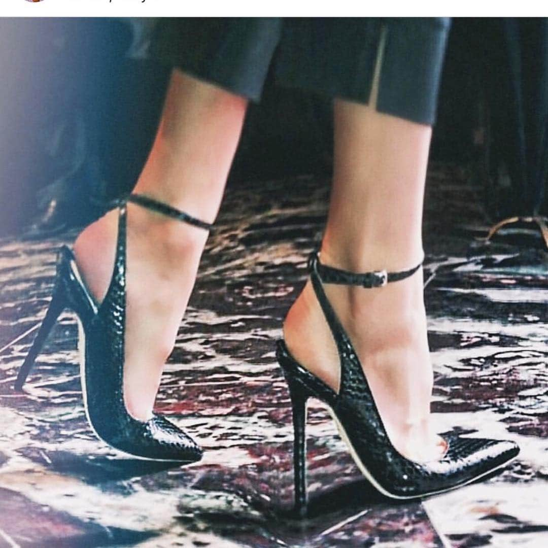 ブライアンアトウッドさんのインスタグラム写真 - (ブライアンアトウッドInstagram)「Who doesn’t love a killer shoe!!!! Especially when it’s in snakeskin 🔥 #highheels #heels #sexy #stiletto #sickshoes #black #fashion #luxury #madeinitaly #brianatwood #venomous」4月29日 13時59分 - brian_atwood