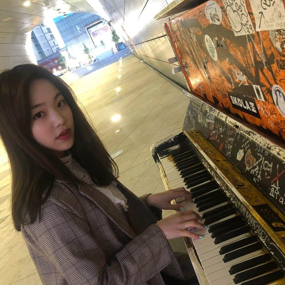 レイチェルさんのインスタグラム写真 - (レイチェルInstagram)「오늘은 모차르트첼🎹🎵🎶 #레이첼 #rachel」4月29日 13時59分 - castlechel_0824