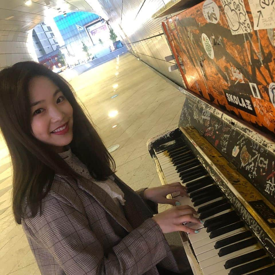 レイチェルさんのインスタグラム写真 - (レイチェルInstagram)「오늘은 모차르트첼🎹🎵🎶 #레이첼 #rachel」4月29日 13時59分 - castlechel_0824