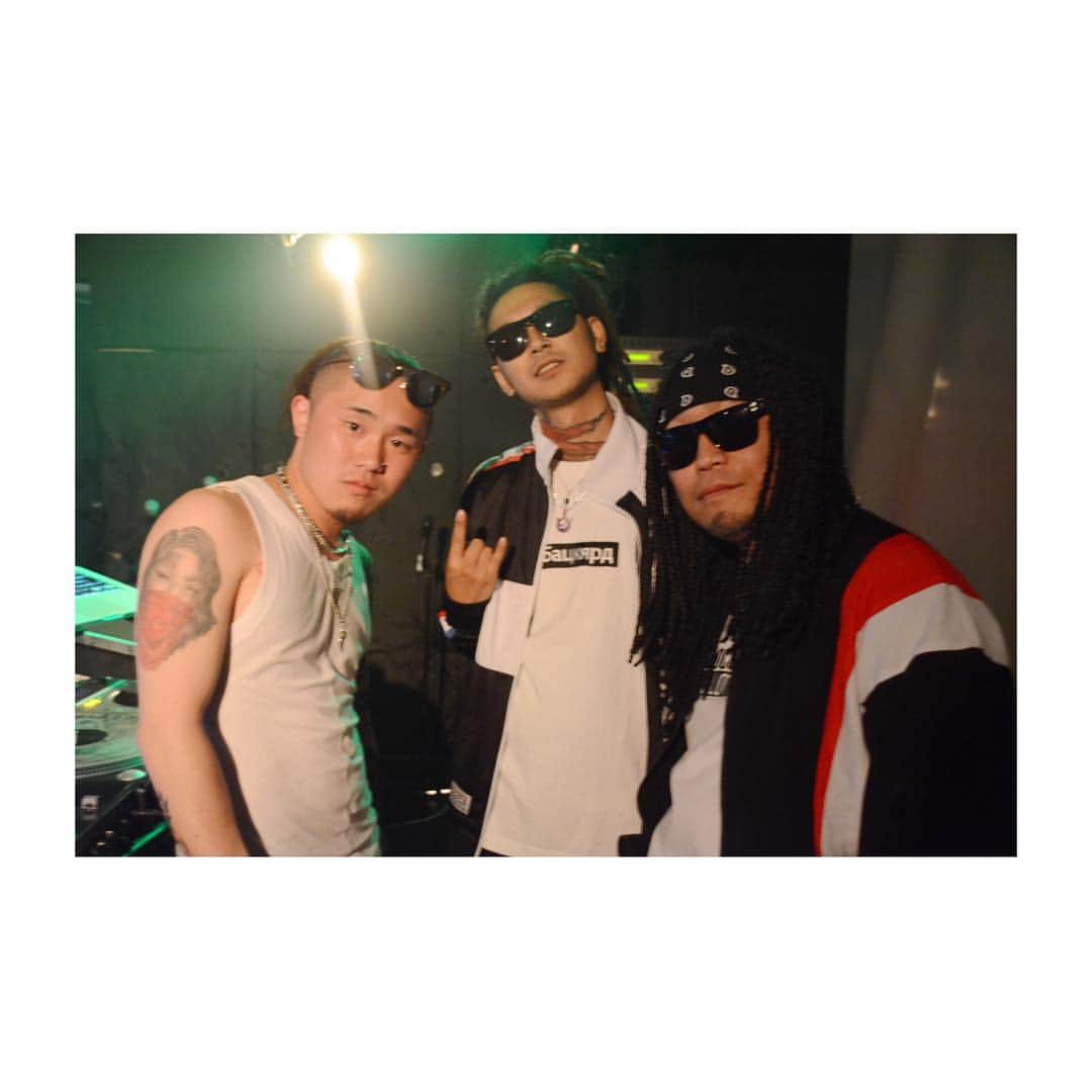 のインスタグラム：「昨日のいわき市SONICでの”NEW ERA” LIVEにDJにMCバトルもあり、着実に新世代が増えてきてるのを感じました 5/3からはDIABLO東北ツアーです  #いわき市 #福島県 #sonic #hiphopparty #djlife #tourlife #locohama」