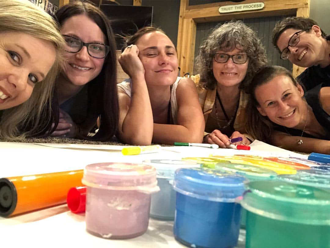 ブリアナ・エヴィガンのインスタグラム：「I did a meditation this afternoon and in the middle of it I started crying out of nowhere. It was so beautiful, I saw all the faces of these beautiful humans that I just got to spend a week with. Each person had such a unique experience. Traumas you’d never wish on anyone, recovery that was unimaginable and strength that was unheard of. In this meditation the word SOFTNESS came up and that’s what hit me. Everyone was so gentle, everyone I got to spend a week with wants to make human connection stronger. Everyone in that room felt pain and is dealing with it. Everyone in that room LOVED each other with out judgment, and that’s hard to do. Everyone in that room made me feel Special and showed me how beautiful my flaws are that I struggle with. I will thank these people for the rest of my life. They taught me a new way of seeing people and how much patience love takes. I’d like to share what I heard from @sarahfinds that made my evening magical. “Our warring self VS our infinite self” feeling your softness is the only thing that will set you free, the only thing that will feed your life in the ways it is asking. Resist the reflex of protection. Your heart needs you to not be afraid any longer. It will heal your anger, your wars. It will save your world, your life. All war large or small fought in the quiet of your mind, in the words you say to another, in the language you speak with your body, in the way you treat even just the smallest of discomfort, is still war. Fight long and hard enough against your life, your circumstance, the people in your life and you will begin to see the war first starts within you and spreads up like a tsunami of hate and drowns any chance for well-being, harmony, or grace. Don’t you see how tremendously powerful you are? See how much love you can create for yourself? How much suffering you can  obliterate? How you can quench the dry cracked earth around you by breathing the soft one within you awake? The world around you and within you needs you to be her, to stand in her unbeatable force. You are capable of being both, but please choose wisely dear for your quality of life and love depends on it. #baninjas #loveistheweapon」