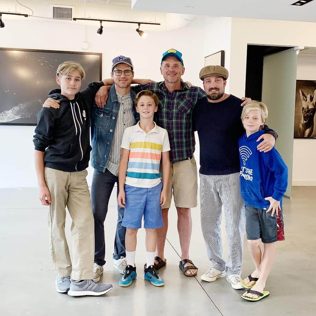 マット・ボマーさんのインスタグラム写真 - (マット・ボマーInstagram)「Highly recommend checking out my supremely talented friend @brianbowensmith ‘s exhibit ‘One’ at the Malibu Country Mart- we loved it! He is a world class photographer, and an amazing human being.」4月29日 6時04分 - mattbomer