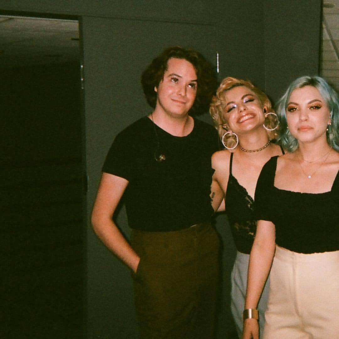 HEY VIOLETのインスタグラム：「peep casey’s fake lashes in this tho」