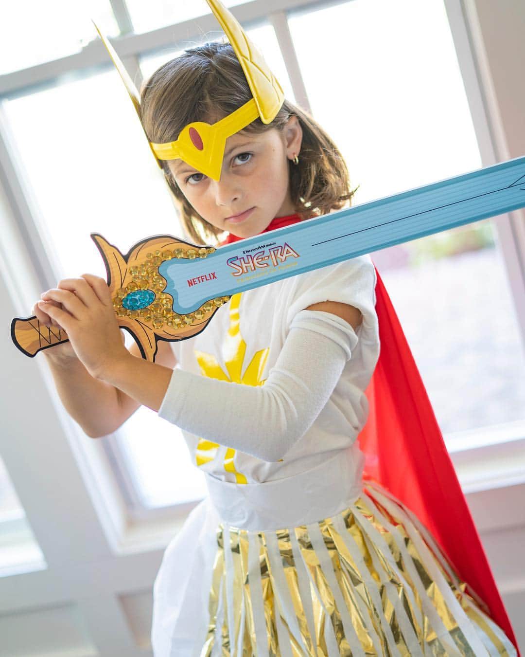 Angie Keiserのインスタグラム：「New episodes of @dreamworksshera are now available on Netflix. She does what’s right, even when it’s not the easiest choice ← one of those life lessons that I’m more than thrilled to have Mayhem pick up while watching a show. Which is why #SheRa has become a new fav around here. The tiara, cape, and sword don’t hurt, either ;-) #ad @DreamWorksAnimation @NetflixFamily」