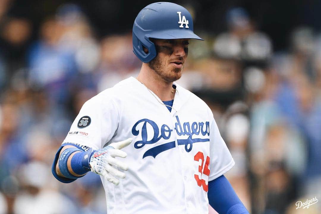 Los Angeles Dodgersさんのインスタグラム写真 - (Los Angeles DodgersInstagram)「@cody_bellinger is good at baseball.  Swipe ⬅️ to watch the video.」4月29日 6時24分 - dodgers