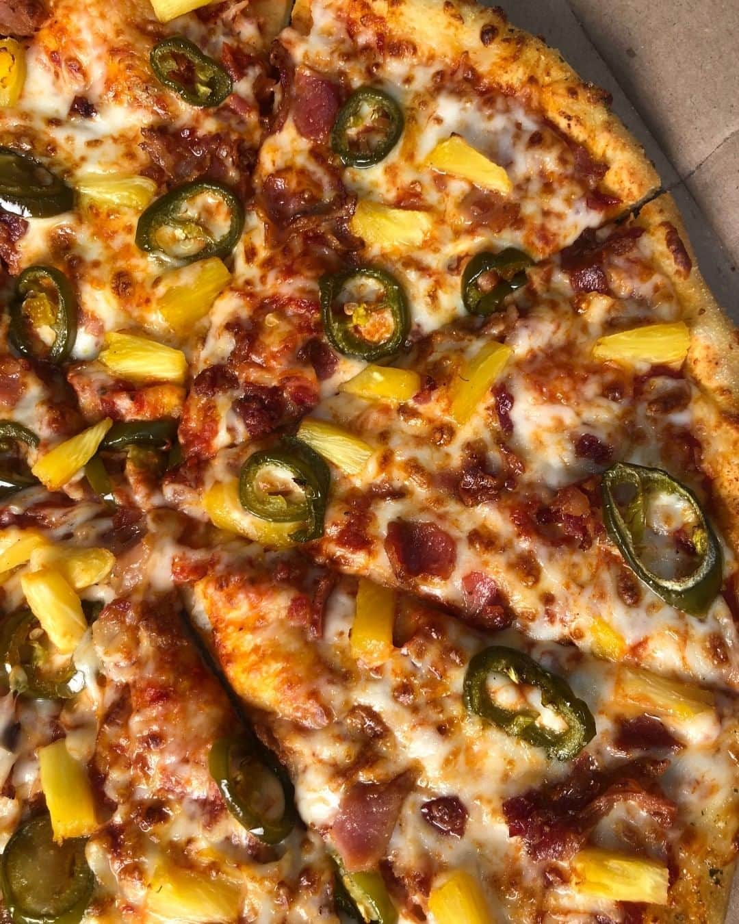 Domino's Pizzaさんのインスタグラム写真 - (Domino's PizzaInstagram)「If you didn't order pizza, was it even the weekend?」4月29日 6時30分 - dominos