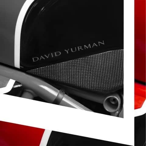 デビッドヤーマンのインスタグラム：「Speed meets style 🏁 • Like the men’s collection that inspired it, the David Yurman Forged Carbon motorcycle is light, strong and striking. See this bespoke bike—created in partnership with famed builder Walt Siegl—at our Soho boutique for a limited time. • #DavidYurman #MVAugustaBrutale #MotorcycleArt #CustomMotorcycles」