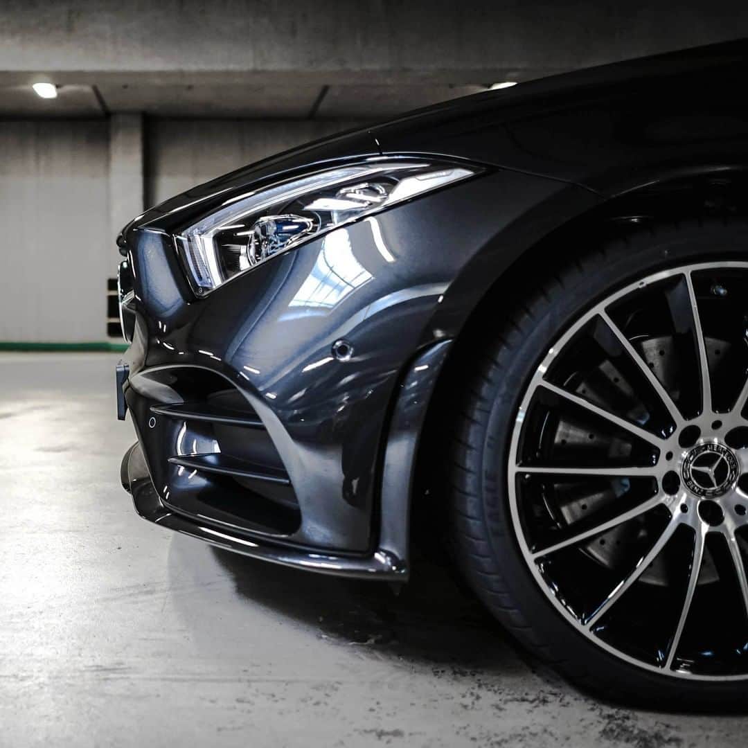 メルセデス・ベンツさんのインスタグラム写真 - (メルセデス・ベンツInstagram)「The new CLS pioneers the new design idiom of Mercedes-Benz, which is recognisable by its clear contours and reduced lines. A highly emotive vehicle. #MercedesBenz #CLS #NewCLS 📸 via @mbkundencenter」4月29日 6時55分 - mercedesbenz