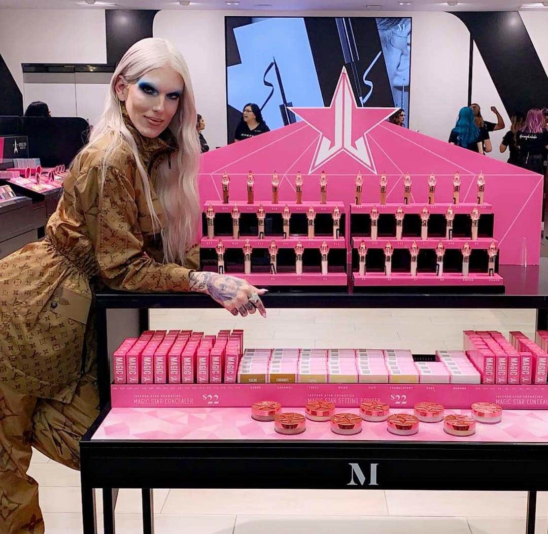 Jeffree Star Cosmeticsさんのインスタグラム写真 - (Jeffree Star CosmeticsInstagram)「HUGE THANK YOU to everyone who came out to the @morphebrushes #Portland, OR store grand opening this weekend!! 💖 Celebrating the #MagicStar launch was EVERYYYTHING and we are so happy you can now shop our products in another city!! ⭐️ More #Morphe store locations will be opening up all year long so stay tuned 😇 #jeffreestarcosmetics #magicstarconcealer」4月29日 7時07分 - jeffreestarcosmetics