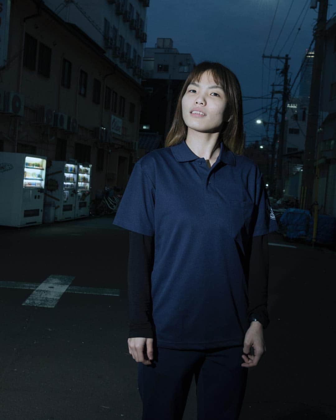 Q. Sakamakiさんのインスタグラム写真 - (Q. SakamakiInstagram)「Kamagasaki Portrait Series: Narumi, 19 year old Kamagasaki girl and assistant care worker for the old. Kamagasaki, Osaka, March, 2019. Kamagasaki is often called as the worst slum and/ or the most dangerous place in Japan. Yet many of them are so friendly and naive. So this time for many images, I have taken so at least somehow. However, it is true that many of Kamagasaki residents love the drinking so much and often tend to take the street fighting. Also there is an open secret — many residents, so many of them retirees, who live in poverty, are often exploited in their welfare system, even jobs, by middle-men, local government’s corruptions and/ or Yakuza, Japanese mafia. So, in addition to the friendly images, I will show Kamagasaki in the so-called typical reportage style as well. #kamagasaki #qs_kamagasaki #osaka #japan」4月29日 7時09分 - qsakamaki