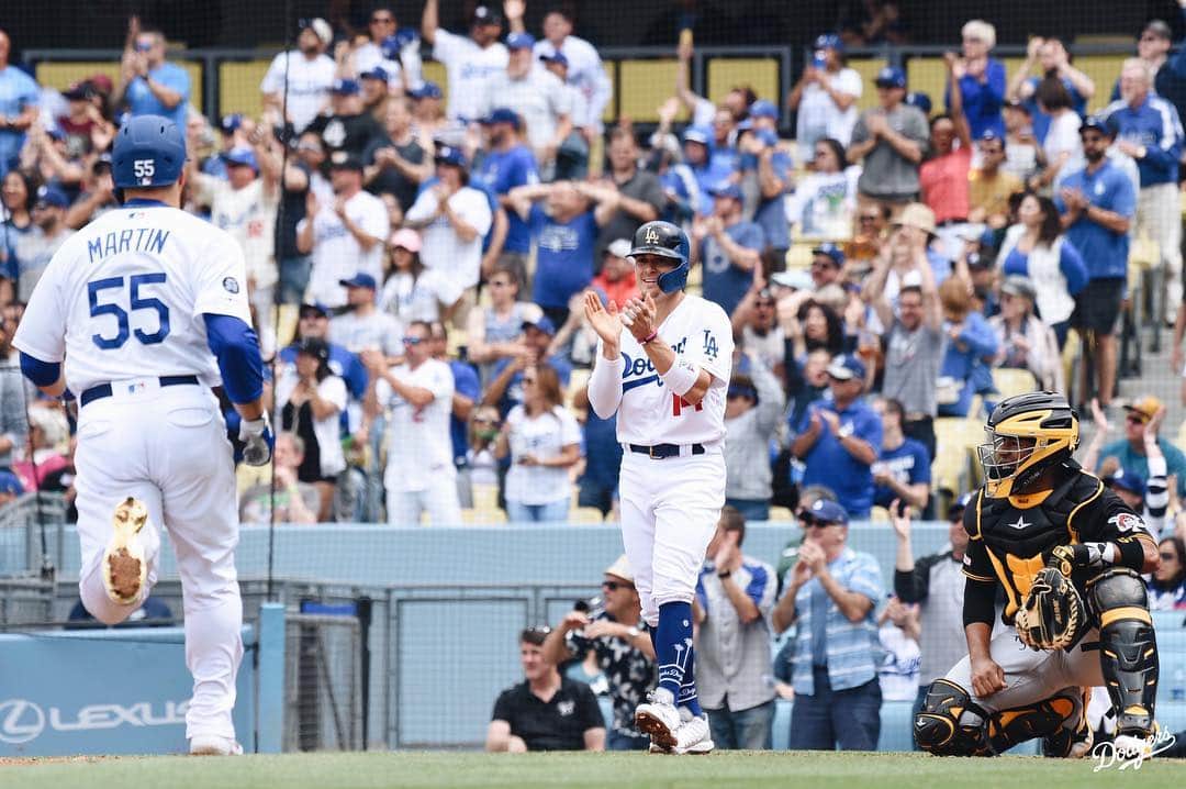 Los Angeles Dodgersさんのインスタグラム写真 - (Los Angeles DodgersInstagram)「Good things happen with two outs.  Swipe ⬅️ to watch the video.」4月29日 7時14分 - dodgers