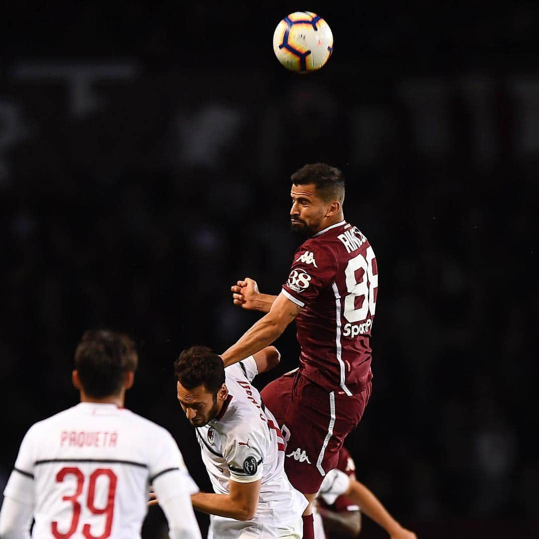 トマス・リンコンさんのインスタグラム写真 - (トマス・リンコンInstagram)「Full-time Toro vs Milan 2-0 . Il pericolo é maggiore quando la meta é alla vista. A questo punto La Resistenza sa che stiamo per batterla. É quando preme il pulsante antipanico. É quando sferra l’ultimo colpo e ci colpisce con tutto ciò che ha. Il professionista deve restare allerta ed aspettarsi questo contrattacco. Stai allerta alla fine. Non liberare i Venti. Mi piace molto questa frase del libro “ La guerra del Arte “ 📖📚」4月29日 7時33分 - tomasrincon8