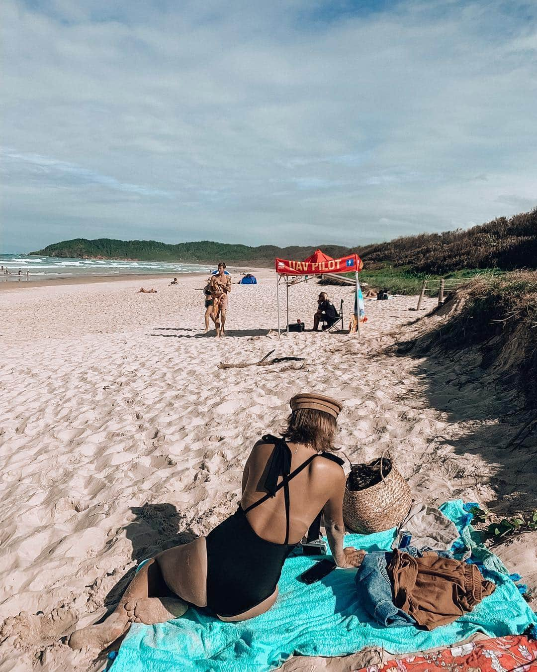 happyyopyさんのインスタグラム写真 - (happyyopyInstagram)「ここのビーチ 人少なくてゆっくりできたな🏖 水着は @etretokyo の🌹 体型カバーできるワンピース型 ありがたや🥺❤️❤️ そして毎回思うのは何故こんな日焼けがへたくそ？ #byronbay #australia #バイロンベイ」4月29日 7時30分 - happyyopy