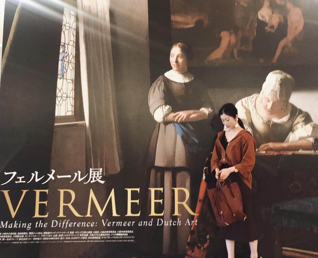 福井千佳さんのインスタグラム写真 - (福井千佳Instagram)「. . 駆け込み#フェルメール 。 . もう、素晴らしくて素晴らしくて。 今にも動き出しそうな絵に感動して、私の、時が止まった。 . #フェルメール展#フェルメール展大阪 #vermeer#大阪市立美術館#artmuseum . . 背景の絵が一番気になっていたから、それっぽく#ブラウンコーデ 。 ほんとだよ。笑 . #ティピーコーデ#fossilstyle#韓国ファッション#gumania#スニーカーコーデ . #model#モデル#和装モデル#webモデル#関西モデル#フリーランス#福井千佳#chika_fukui#インフルエンサー#美容#followme#style#おしゃれさんと繋がりたい#ヘアカラー#japan#サロモ#handmadeaccessory#写真好きな人と繋がりたい」4月29日 7時55分 - chika291