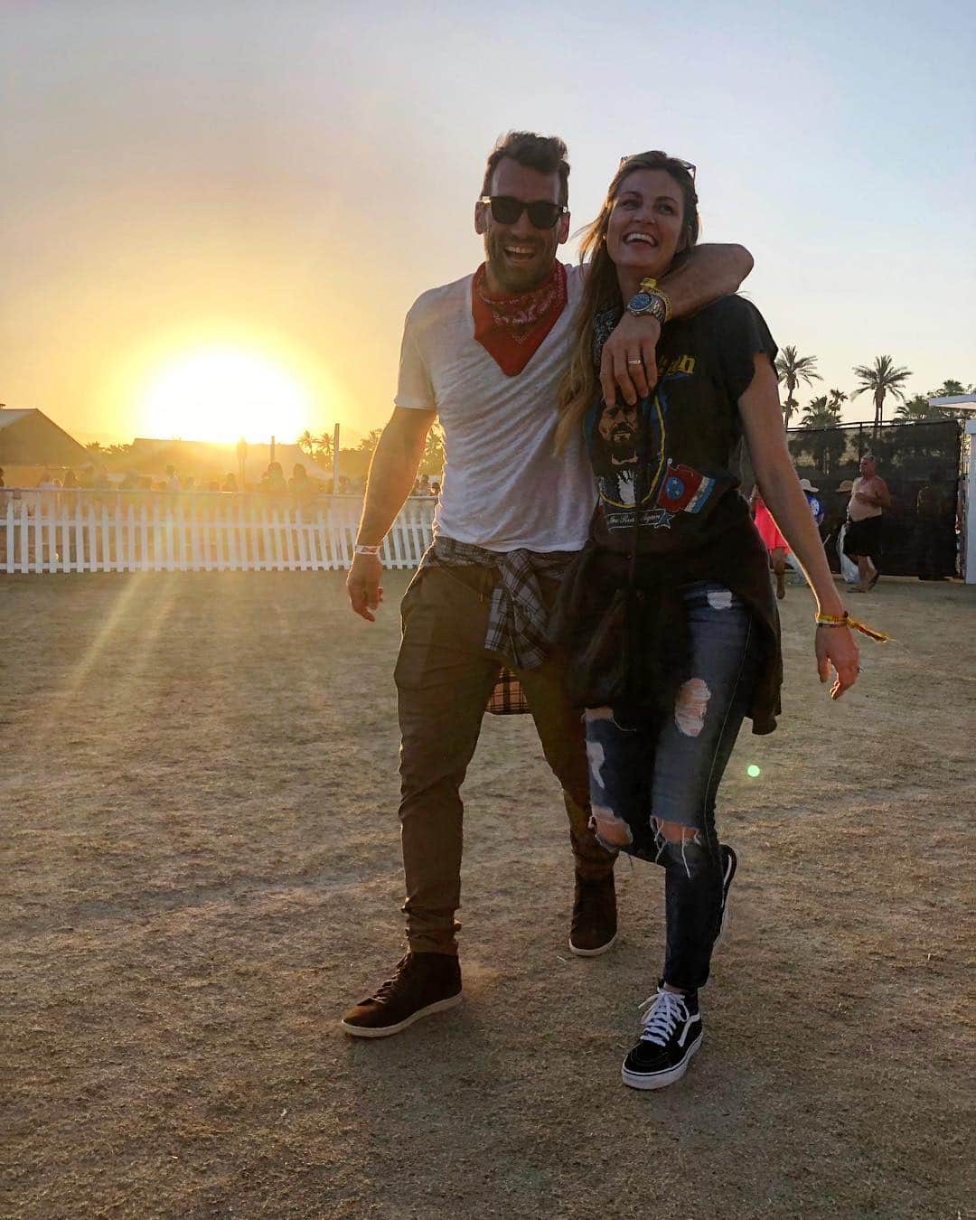 エリン・アンドリューズのインスタグラム：「🤠🌞🎻 @stolly28 @stagecoach 📸 @jessicaszohr」