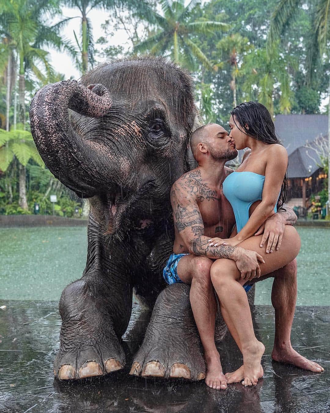 Aylen Aのインスタグラム：「When it rains it pours here in Bali 🌴Living my fairytale dream that finally came true ✨🐘🥰」