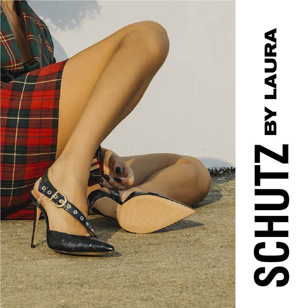 Schutzのインスタグラム：「🖤. @laura  #schutzmomyourway」