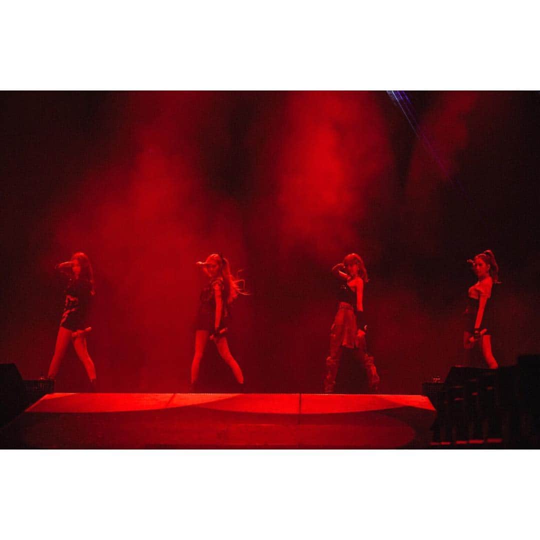 BLACKPINKさんのインスタグラム写真 - (BLACKPINKInstagram)「Thank you so much for coming to our first concert in Hamilton!! 🖤We love you guys 💕 ⠀⠀⠀ #BLACKPINK #블랙핑크 #BLACKPINK2019WORLDTOURwithKIA #INYOURAREA #HAMILTON #CANADA #YG」4月29日 9時00分 - blackpinkofficial