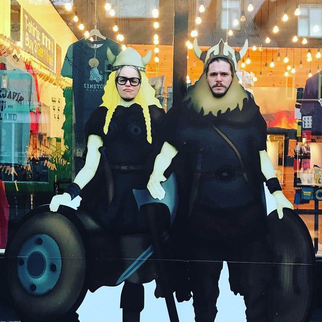 E! Onlineさんのインスタグラム写真 - (E! OnlineInstagram)「"The family portrait." - Emilia Clarke. Link in bio for more behind the scenes moments like this of the final season of #GameofThrones. (📷: @emilia_clarke)」4月29日 9時04分 - enews