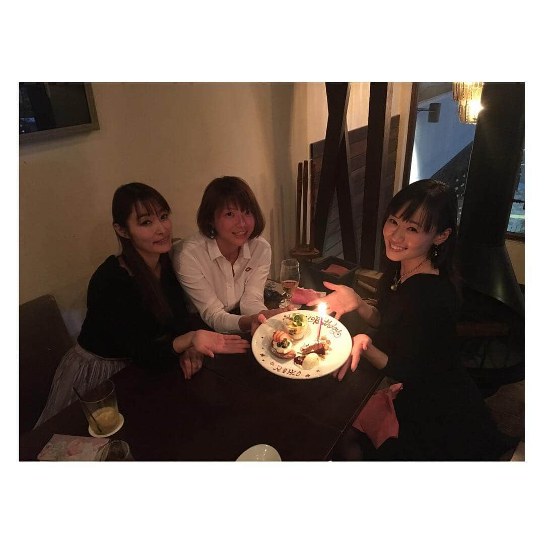 柳野玲子さんのインスタグラム写真 - (柳野玲子Instagram)「嬉しい前祝い😍 少し早めにお誕生日のお祝いしてもらっちゃいました(｡･ω･｡)💕 @chocoran.miyu みゆちゃん @aizawa0822hitomi ひとみちゃん ありがとう💓 ちなみに、まだギリギリ36歳です😋✨ #誕生日 #前祝い #サプライズ #バースデー #楽しいひととき #ゴールデンウィーク #平成最後 #令和 #5月1日 #女子会 #独身 #独身女子 #幸せ #感謝 #37歳 #まだ36歳 です笑」4月29日 14時47分 - yanaginoreiko