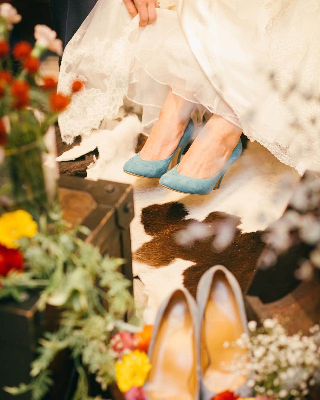 NEO FLAG.〜未来へ繋げる、繋がるＷedding〜さんのインスタグラム写真 - (NEO FLAG.〜未来へ繋げる、繋がるＷedding〜Instagram)「* "First Step" * 靴職人の新郎様。 この日のために、新婦様のシューズを木型から制作されました。 * 世界に一つだけの靴で踏み出す、あたらしい一歩。 * * #neoflag #ネオフラッグ #結婚式 #ウエディング #wedding #オリジナルウエディング #ウエディングプロデュース #15次会 #結婚準備 #結婚式準備 #プレ花嫁 #プレ花 #卒花嫁 #卒花 #卒花嫁レポ #結婚式レポ #ウエディングレポ #花嫁diy #ウエディングシューズ #2019秋婚 #2019冬婚 #2020春婚 #関東花嫁 #東京花嫁」4月29日 14時35分 - neo_flag.wedding