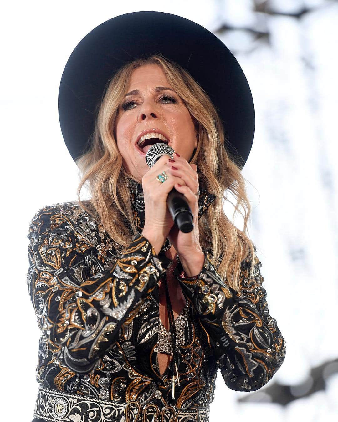 Just Jaredさんのインスタグラム写真 - (Just JaredInstagram)「@tomhanks supports wife @ritawilson as she performs at the @stagecoach Festival! #TomHanks #RitaWilson #Stagecoach Photos: Getty」4月29日 9時11分 - justjared