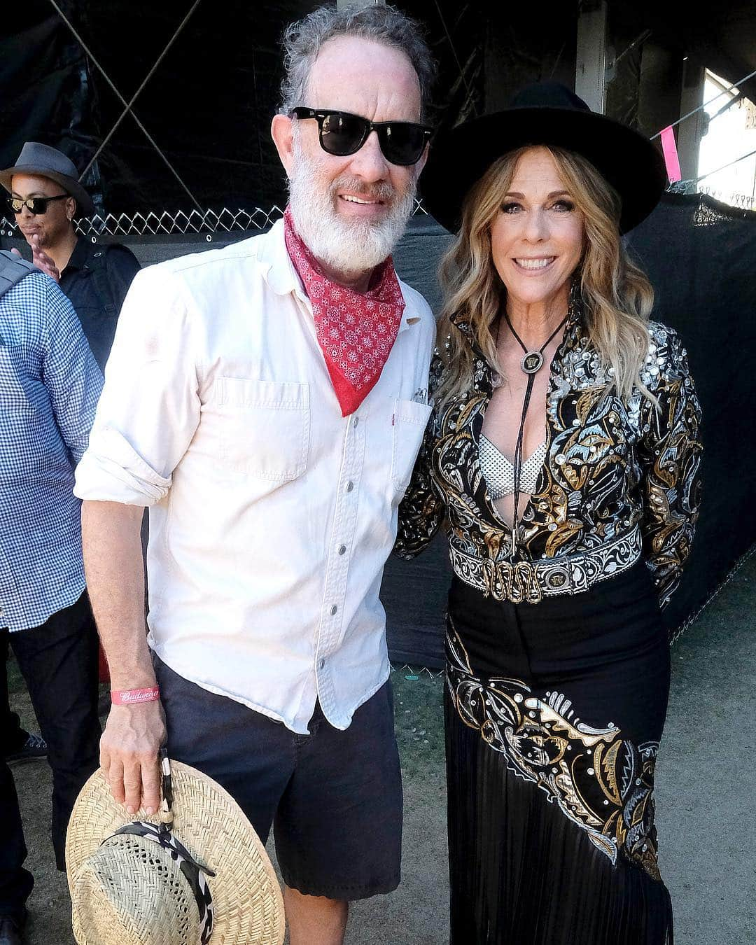 Just Jaredさんのインスタグラム写真 - (Just JaredInstagram)「@tomhanks supports wife @ritawilson as she performs at the @stagecoach Festival! #TomHanks #RitaWilson #Stagecoach Photos: Getty」4月29日 9時11分 - justjared