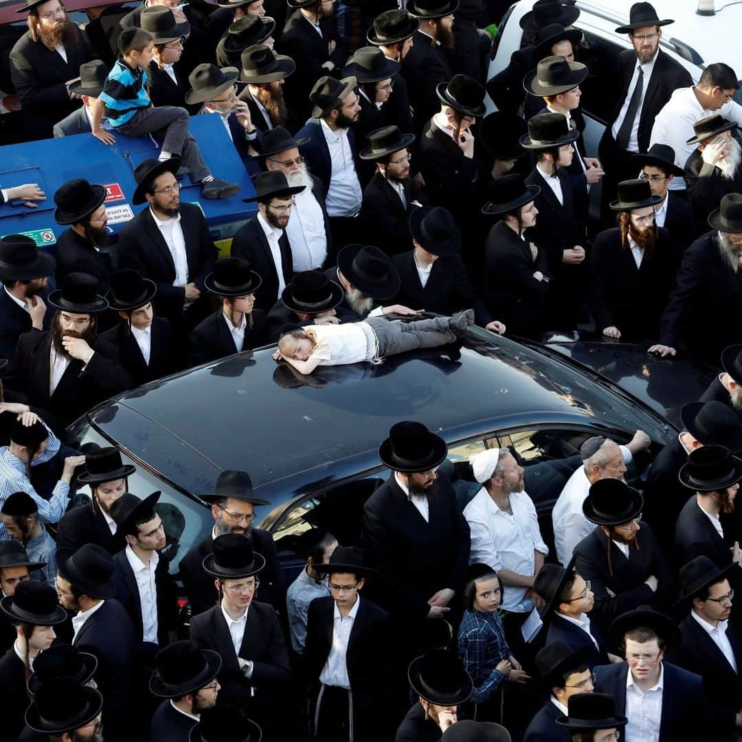 TIME Magazineさんのインスタグラム写真 - (TIME MagazineInstagram)「Ultra-Orthodox Jewish men and boys mourn Menachem Mendel Taub, a Rabbi who survived Auschwitz, during his funeral in #Jerusalem on April 28. Thousands of people attended the ceremony for Taub, who was devoted to preserving the memory of Holocaust victims, after his death at 96 on Sunday, @apnews reports. Israel will begin to mark Holocaust Remembrance Day on May 1. Photograph by @ronen.zvulun—@reuters」4月29日 9時24分 - time