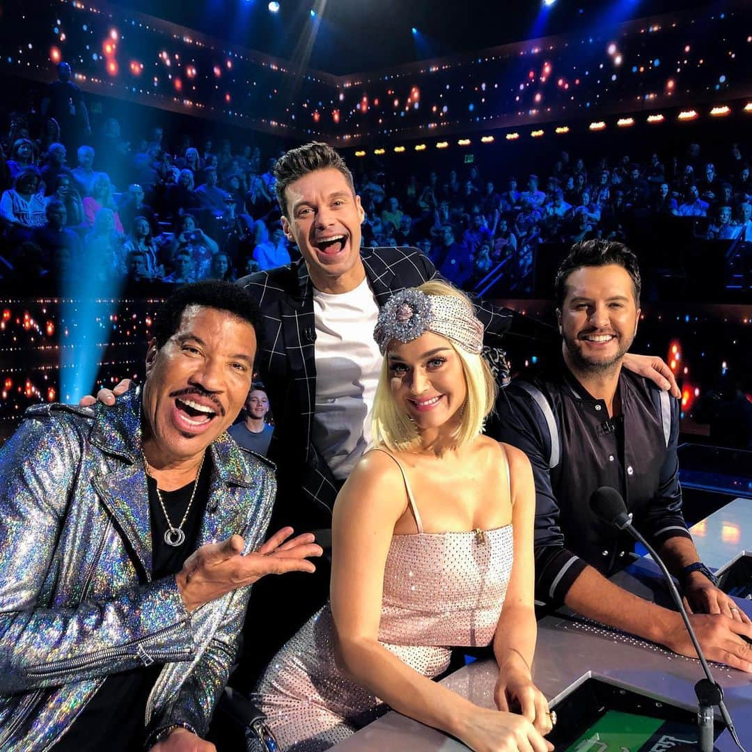 ライオネル・リッチーさんのインスタグラム写真 - (ライオネル・リッチーInstagram)「Some things that ✨ glitter 👑 @officialqueenmusic | Keep voting for your favorites tonight! @americanidol #americanidol #queennight」4月29日 9時26分 - lionelrichie