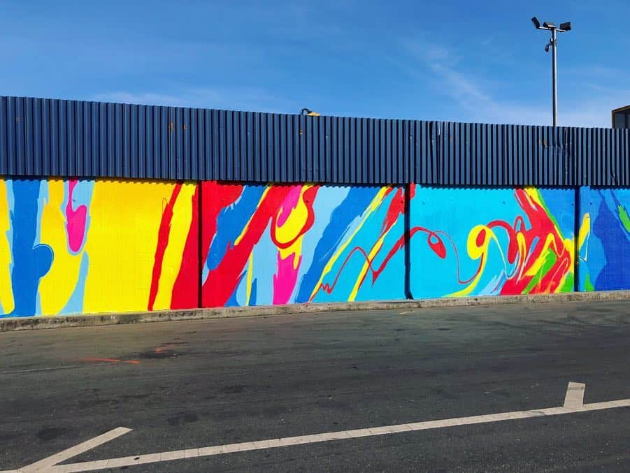 カラーさんのインスタグラム写真 - (カラーInstagram)「Oakland Mural  Is A Wrap ,  Edward  thank you for this opportunity and believing in my work, and for the flight back to LA  in style!!! 🛩... it’s been a crazy project.. now back to my reality.. I have so much to say about this experience.. I’m not sure where to start . Big thanks to @inksap_ for hanging in there and helping me do the craziest thing I’ve ever done .. this coming from a person who basically dose crazy things all the time.. I literally jumped off the lift and into a Uber to make my flight!! Covered in paint ... #rollandberry #mural #streetart #hardworkpaysoffs #muralartist #colorfield #colur #montanacans #energy #frequency #vibration #artistsoninstagram #arte #artshare #makeithappen #keepgoing #artlife #thankful #humbled #dontgiveup #billionaire #buyart #believeinyourself #unstoppableforce #universe #iwillalwaysmissyoujason」4月29日 9時29分 - rollandberry