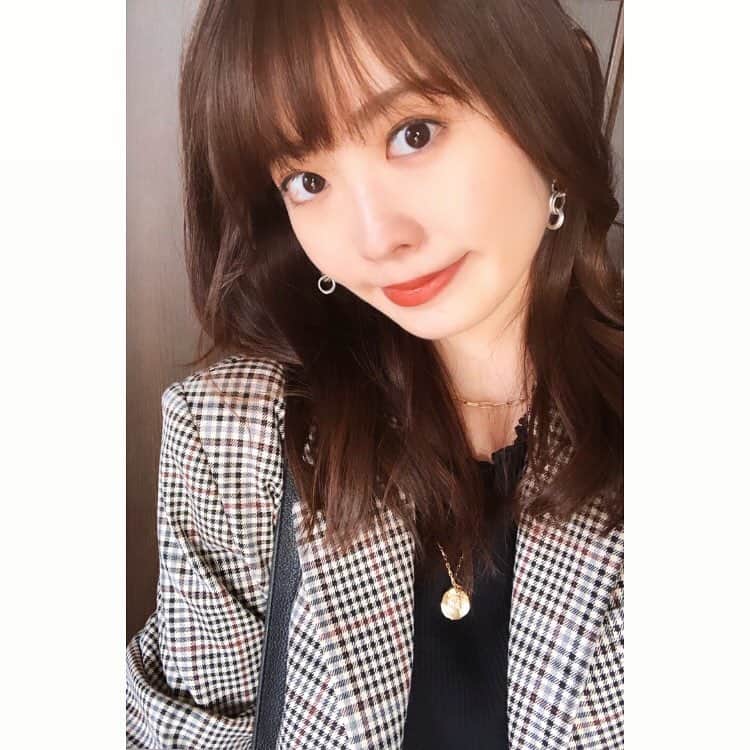 のインスタグラム：「おはようございます☀️﻿﻿ GWいかがお過ごしですか？？🧡﻿﻿ ﻿﻿ ダイエット中のみなさまは﻿﻿ ハメを外しすぎないようにお気をつけて😉﻿﻿ ﻿﻿ 楽しいGWをお過ごしください🌼﻿﻿ ﻿﻿ ﻿﻿ ﻿﻿ お仕事行ってきます😤﻿﻿ ﻿﻿ ﻿﻿﻿﻿ #ナチュラルメイク﻿ ﻿﻿#オレンジリップ ﻿﻿﻿﻿ ﻿#テラコッタメイク ﻿ ﻿﻿#celvoke ﻿ #makeup #cosmetics ﻿﻿﻿ #naturalmakeup ﻿ #modeling ﻿﻿#model #modellife ﻿ #selfie ﻿﻿#me #style」