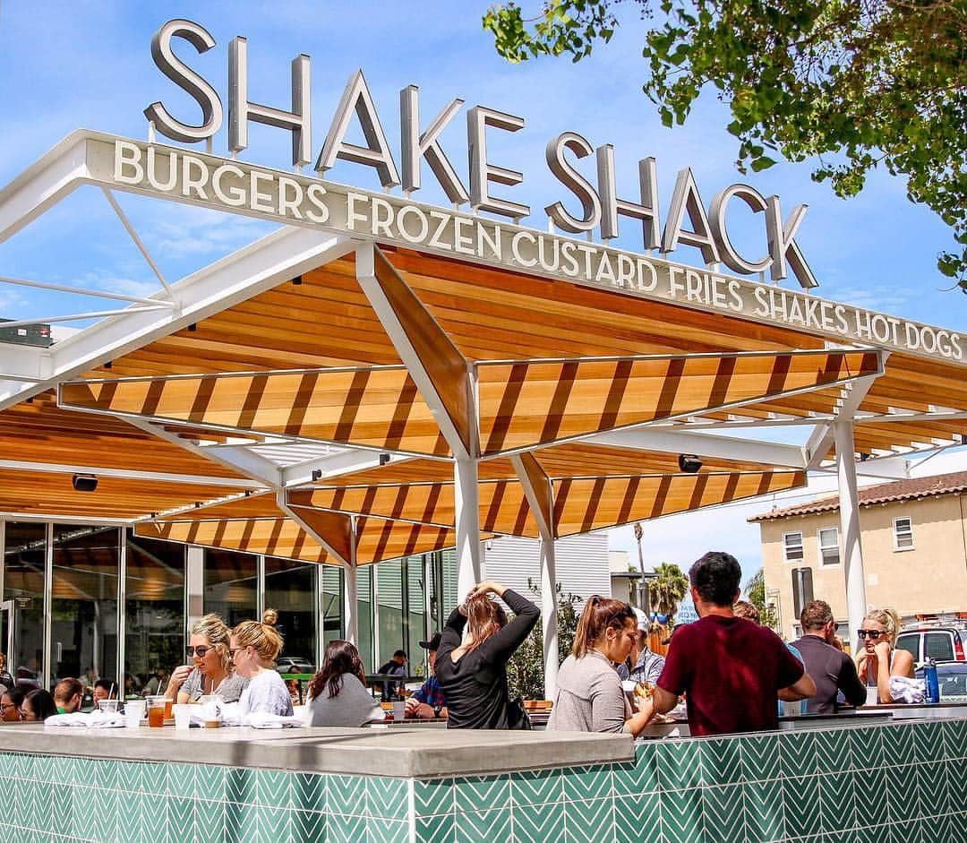 SHAKE SHACKさんのインスタグラム写真 - (SHAKE SHACKInstagram)「Sunny with a 100% chance of burgers. 😎 Today our Little Italy Shack officially opened at 2008 India Street in San Diego! Our menu’s stacked with the classics you love, plus our Southern California-exclusive Roadside Double + a trio of local concretes. 👌 Come through to soak up some vitamin D on our patio while ya grub, or hit one of the other awesome al fresco spots highlighted in our Story! #shakeshack」4月29日 9時51分 - shakeshack