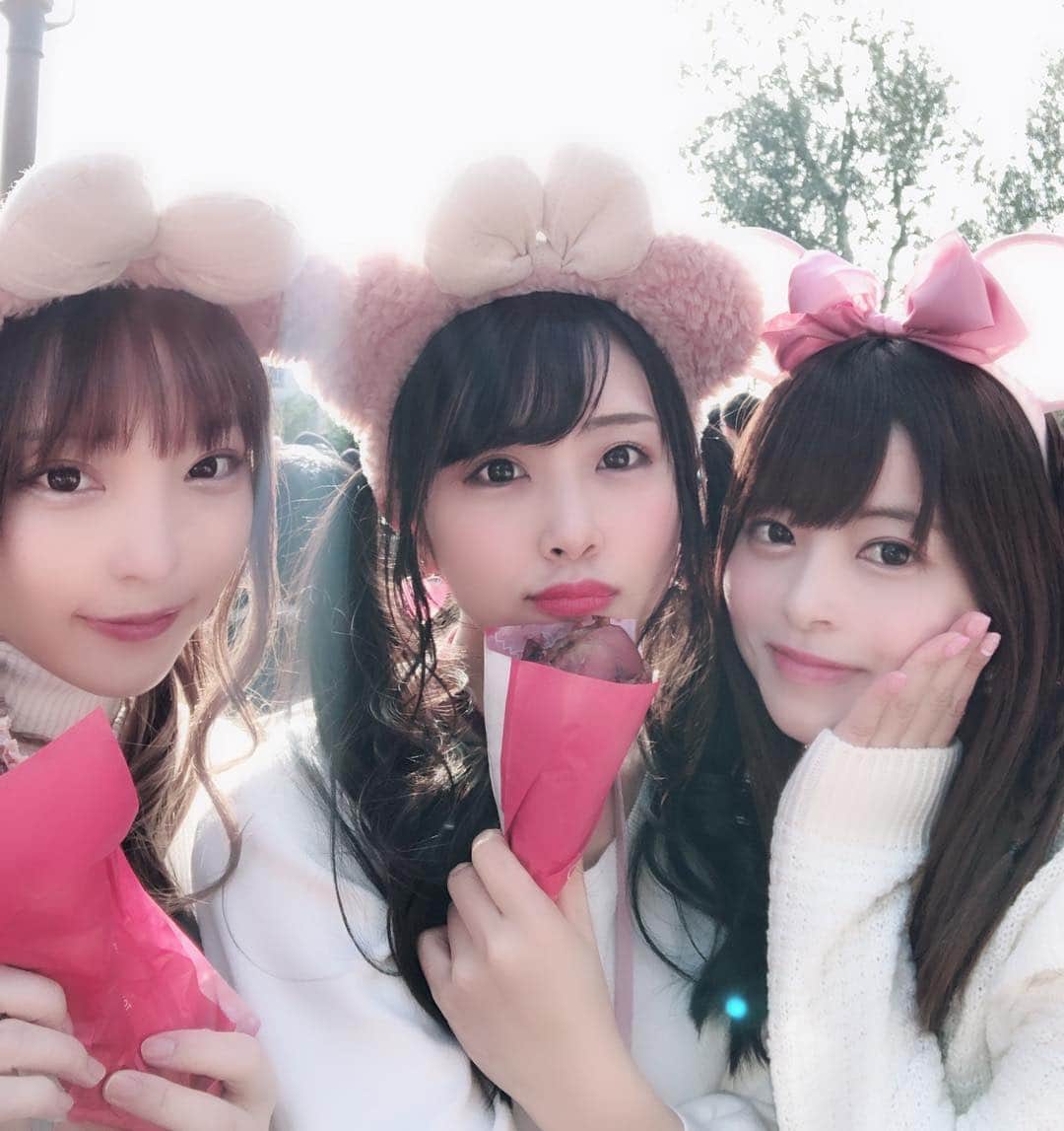 のインスタグラム：「おはくま🐻 . . #gw ３日目〜❣️ まいもこが夢に出てきた！会わなすぎてて寂しいからだっっ🥺🎈 . . #おはよう #gm #goodmorning #おはくま #日々の出会いに感謝 #バクステ外神田一丁目 #いっちょめ #アイドル #idol #일본 #아이돌 #アイドルボウラー #Pリーガー #プロボウラーになりたい #instagood #followme #夢 #kawaii #makeup #beauty #黒髪 #tdl #東京ディズニーランド #disneyland #🐭🏰 #まい #もこ #恵比寿マスカッツ #すきぴ」