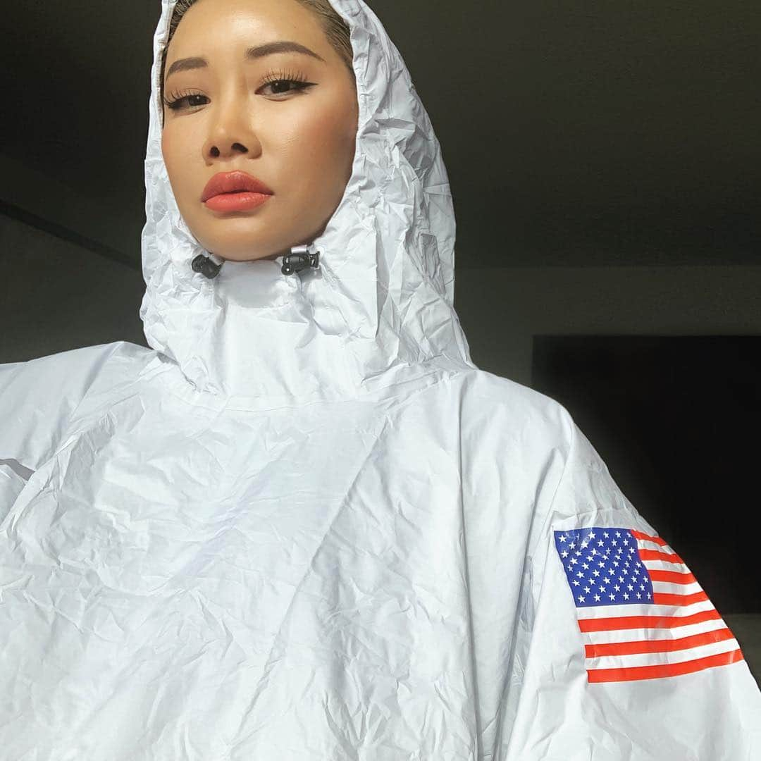 YOONさんのインスタグラム写真 - (YOONInstagram)「Off to NYC 🇺🇸🚀 @fentybeauty Killawatt Freestyle Highlighter in MO HUNNY got me glowin like the SUN. . #fentybeauty #killawatthighlighter #mohunny #fentyfamily」4月29日 10時08分 - yoon_ambush