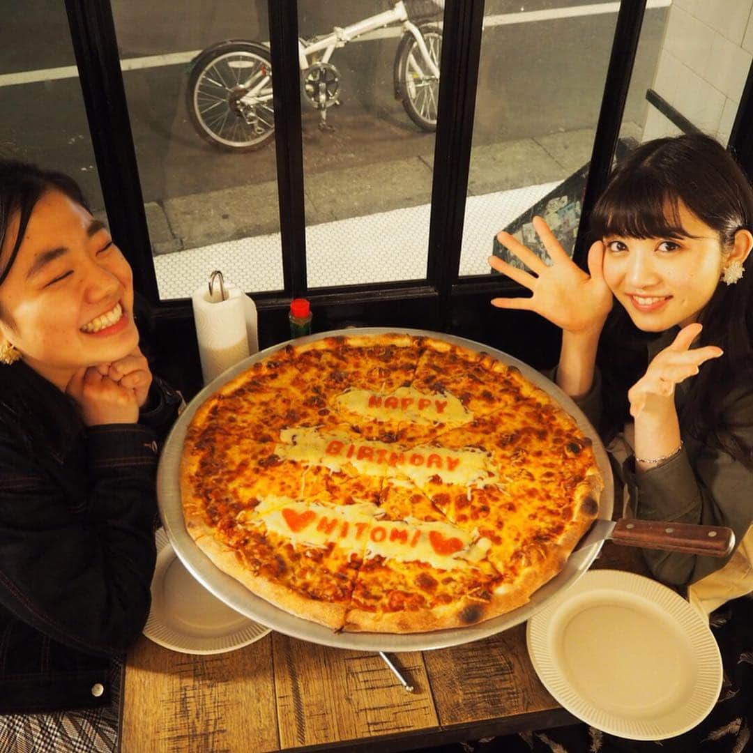 新井ひとみさんのインスタグラム写真 - (新井ひとみInstagram)「🍕サプライズ🍕 ＊ ばっさーがサプライズバースデーをしてくれたの👀❤️ ＊  平成最後のいい思い出です✨ ＊ ありがとう😭  #平成最後 #サプライズ #ピザ #pizza #ピザスライス #お誕生日」4月29日 10時35分 - hitomi_tokyogirlsstyle