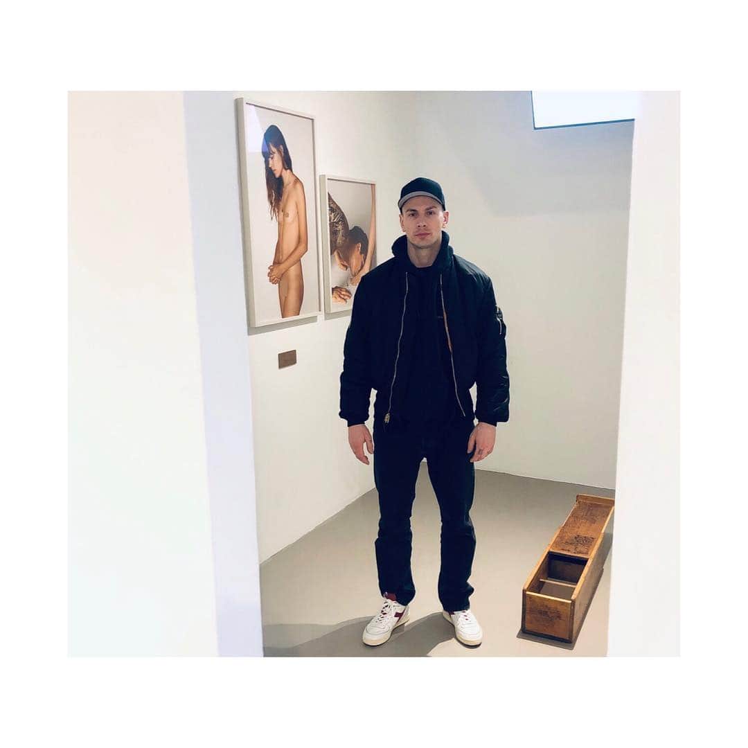 モニカ・ヤガチャクのインスタグラム：「Congratulations to my wonderful partner @slavjankic on his MFA show ♥️🍾 I watched you work your ass off for the last two years like never before and I’m incredibly proud of all you had achieved, and I know you will continue to thrive 💪🏼 #VolimTe (the show is up in Chicago until May 15th so make sure to check it out)」
