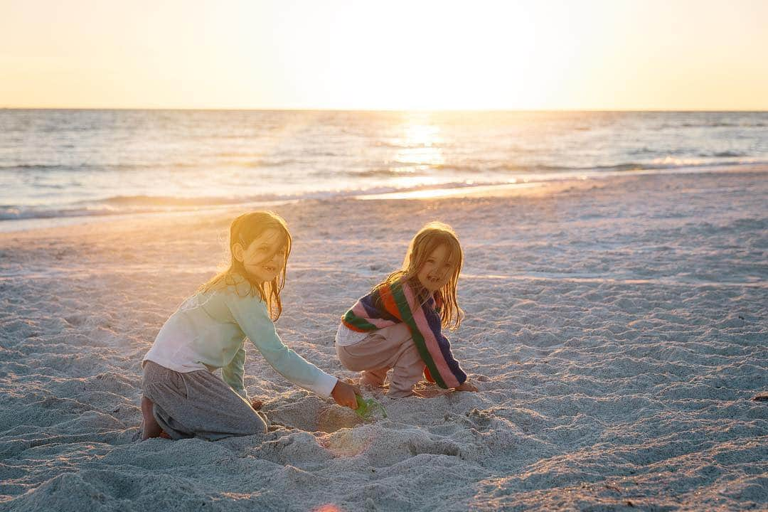 Dylon Yorkさんのインスタグラム写真 - (Dylon YorkInstagram)「My beach gang is cute. 🦜」4月29日 10時53分 - dylon