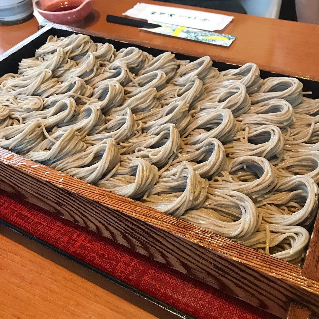 櫛引彩香のインスタグラム：「2月22日に新潟にレコーディングで行った時にいただいた へぎそば。すごく美味しかったし、すごくキレイ。 #へぎそば #新潟」