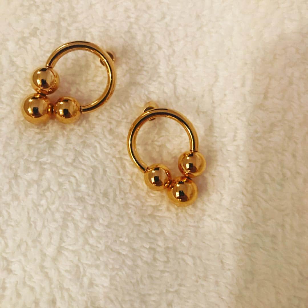 森田えりかさんのインスタグラム写真 - (森田えりかInstagram)「💥⬛️⚫️my earrings  my jil sander  Love Lucie& Luke #loveit #jilsander #jewelry #earrings #fashion #style」4月29日 10時58分 - erikaricottamelon