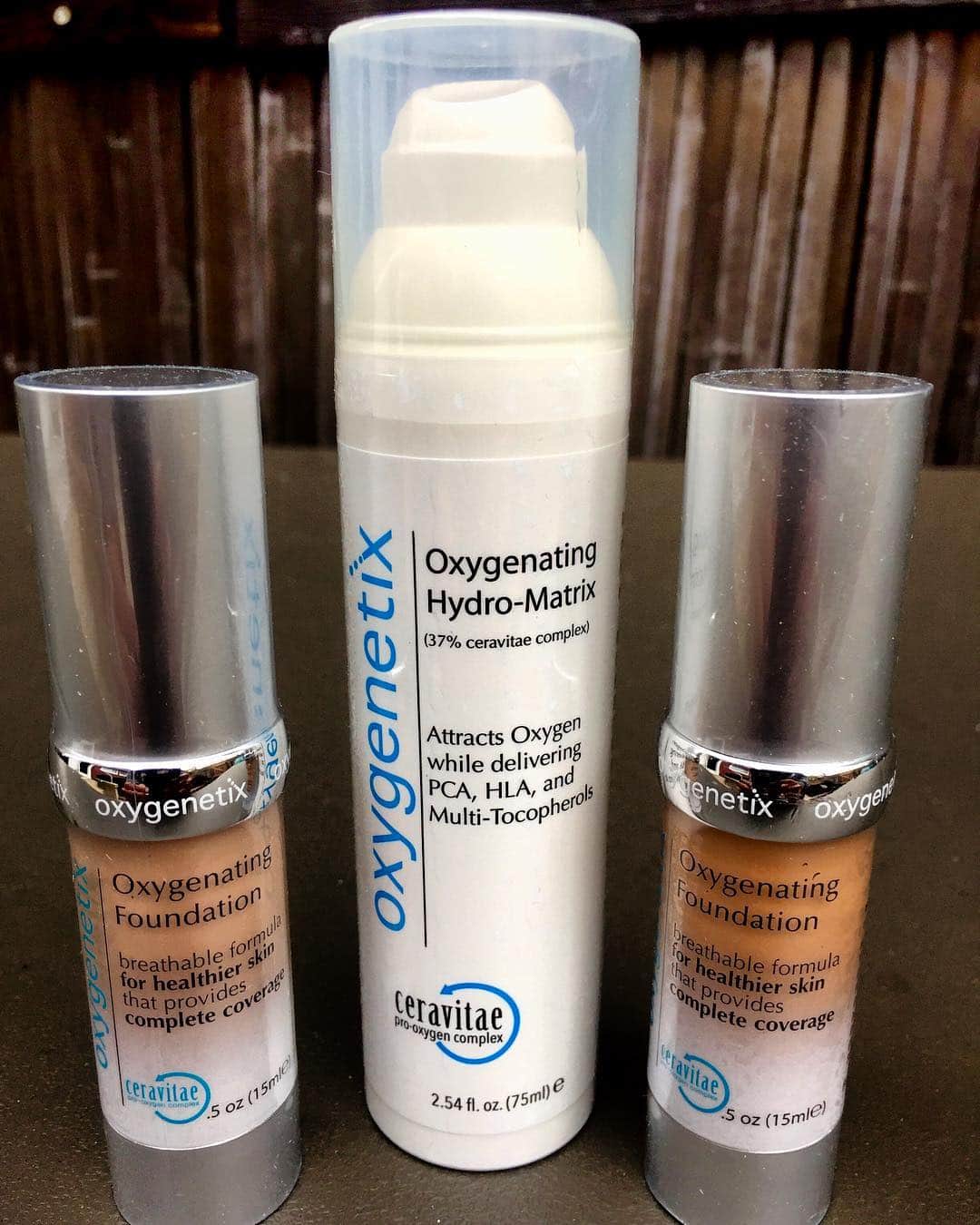 シャーニ・ヴィンソンのインスタグラム：「Special delivery today by @oxygenetix !! Oxygenetix is the world's most breathable foundation. This exclusive oxygenating complex supercharges skin by promoting new cell growth, collagen production and connective tissue development. By attracting oxygen, Ceravitae helps skin to breathe while keeping it strong, healthy and glowing.  #Oxygenetix #cosmetics #foundation #moisturizer #natural #coverage #skin #health #beauty #breathable #secondskin #oilfree #fragrancefree #parabenfree #SPF25 #transferresistant #hypoallergenic #waterresistant #noncomedogenic #crueltyfree #vegan #makeup #thankyou」