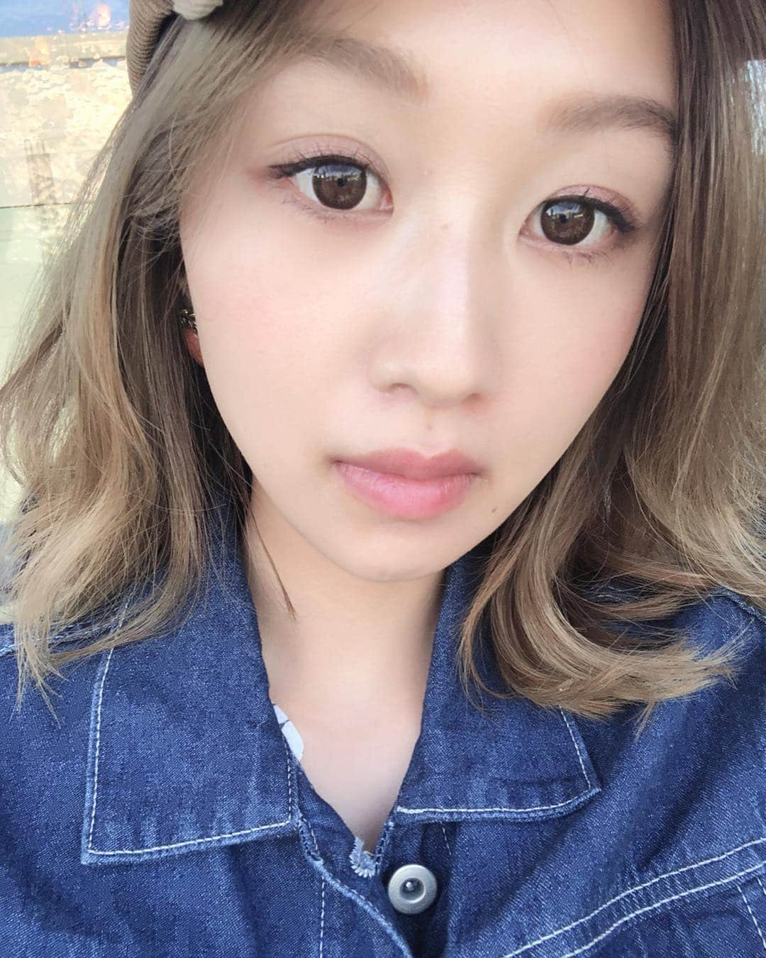 近藤あやさんのインスタグラム写真 - (近藤あやInstagram)「久しぶりの #カラコン メイク〜！！👀！ #フェミー から新発売の #スモーキーブラウン のカラーを頂いたので使ってみましたっ！ 直径14.0mmで自然な色付きと大きさ！ そして、コンタクトつけると目が乾きやすいんだけどつけ心地も良いし、瞳がきれいに見える👀！ 自分的には、カラコンつけると顔が甘くなる気がして最近つけてなかったんだけど、これなら自然に色づいてくれるから好きっ！！😍 #Femii」4月29日 11時25分 - doraemontoaya