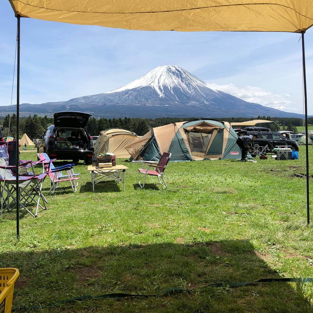 のインスタグラム：「GW恒例のキャンプ🏕 2019FWウェアのテストも。 初日の快晴から曇り〜雨。 ひたすら料理する3日間🍳  #フラッシュパッカー」
