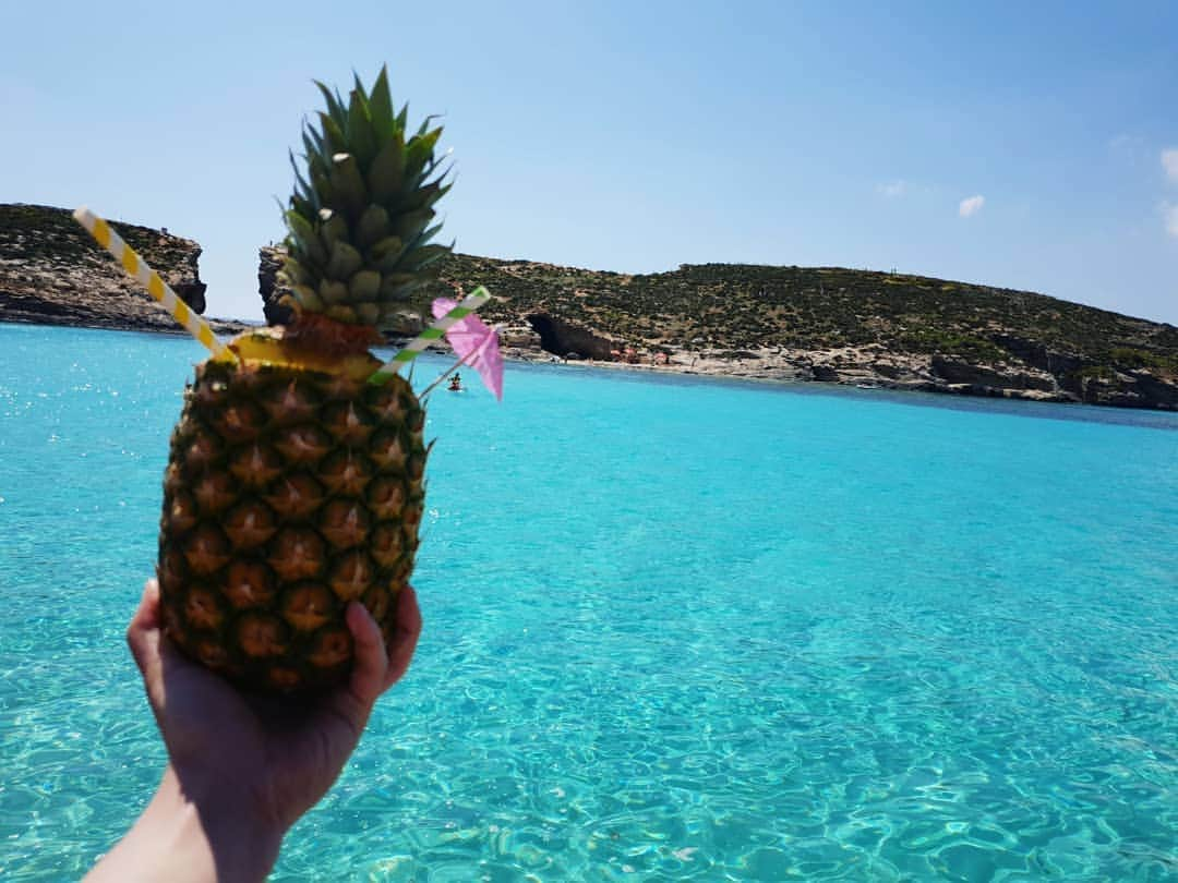 チョン・ヘビンさんのインスタグラム写真 - (チョン・ヘビンInstagram)「블루라군  아직 물이 너무차고 해파리 백만개  있어서 구경만하다가 용기내서 들어갔다가 바로나옴 ㄷㄷㄷ  #코미노섬 #블루라군 #담엔여름에올게 #꿈같이예쁜섬 #여행지추천」4月29日 11時46分 - heavenbin83