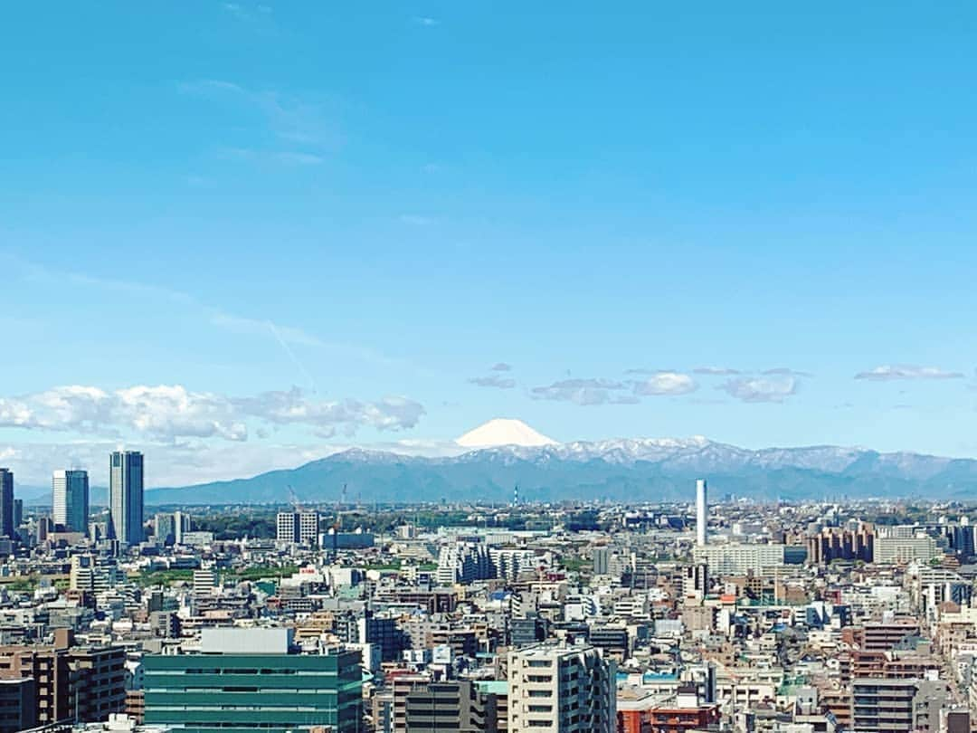 日本工学院さんのインスタグラム写真 - (日本工学院Instagram)「こういった景色を見ながら、学校に通うのも良いでしょう！？ <教職員投稿写真> #日本工学院　の#20F #nihonkogakuin #専門学校 #日本工学院八王子専門学校 #日本工学院専門学校 #工学院 #教職員投稿写真 #晴天 #蒲田  #雪 #高校生#進路相談　の一助に！ #オープンキャンパス　に来てね！ #空を見上げるのが好き #街並みが好き #意外に #富士山 #見える」4月29日 12時00分 - nihonkogakuin