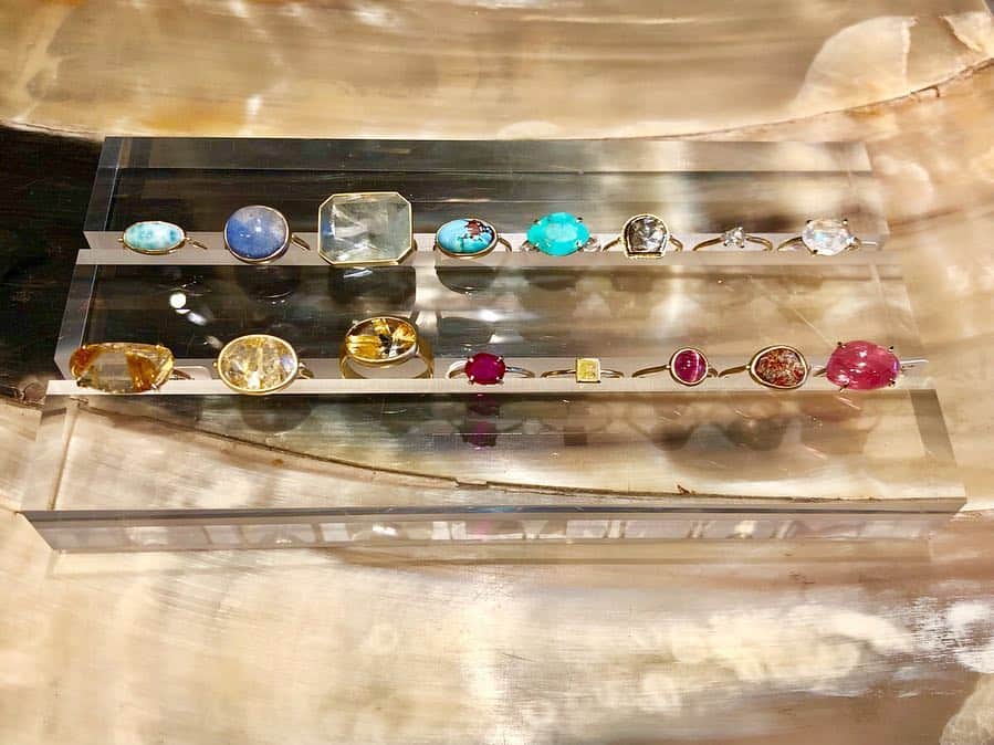 TOMORROWLAND 渋谷本店さんのインスタグラム写真 - (TOMORROWLAND 渋谷本店Instagram)「〈MONAKA POP UP STORE〉  トゥモローランド渋谷本店では4/25～5/6の期間〈MONAKA jewelry〉のPOP UPを開催致しております。  #monakajewellery #19ss #rings #ring #pierce #necklace #jewelry #stone #jewelrydesign #opal #diamonds #emerald #ruby #tourmalines #quartz #crystals @tomorrowland_shibuya @tomorrowland_womens」4月29日 12時14分 - tomorrowland_shibuya
