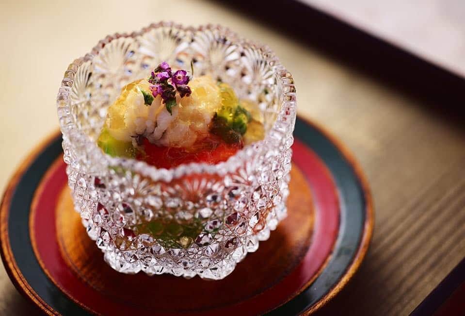 Conrad Tokyoのインスタグラム：「解放感溢れる美しいスカイビューが窓外に広がる日本料理「風花」では、5/7より贅を凝らした鱧の旬食メニューをアラカルトにてご用意いたします。 http://ow.ly/G1T330ox1SQ Seasonal Delicacies at Japanese Kazahana. #コンラッド東京 #ホテル #汐留 #東京 #日本 #新橋グルメ #ディナー #ランチ #風花 #鱧 #ConradTokyo #StayInspired #Conrad #hotel #Tokyo #Japan #dinner #lunch #champagne #kazahana #Sweetfish」