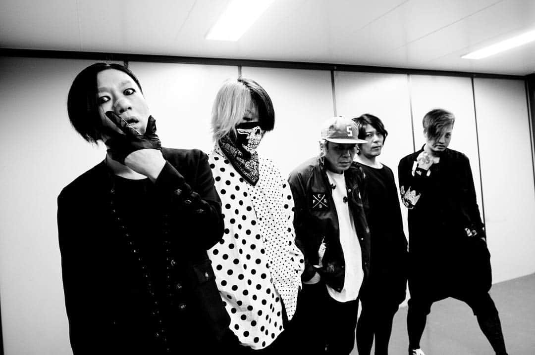 HIROSHIのインスタグラム：「ARABAKI ROCK FEST.19 最高に楽しかったよ。 ARAHABAKI STAGEに集まってくれたみなさんほんまにありがとう!!!!!! 次は20thツアーで待ってるよ。 photo  by @ninjajon  #ROTTENGRAFFTY #ロットン #アラバキ」