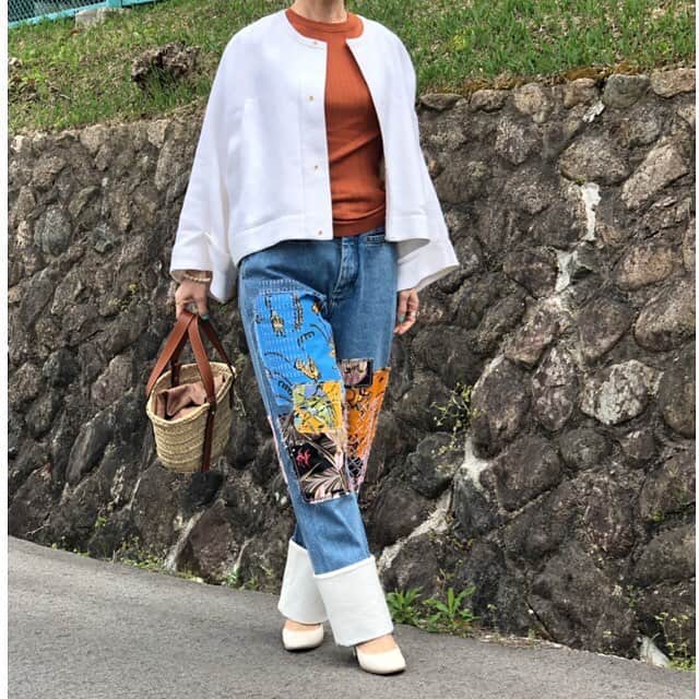 chikako0824のインスタグラム：「10連休じゃなく連休無しの4日間のお休み。今日も仕事です😩 大好きなデニム履いて気分あげないと。  #drawer  #loewe  #ganvitorossi  #ドゥロワー  #ロエベ  #ジャンヴィトロッシ  #50代コーデ  #code」
