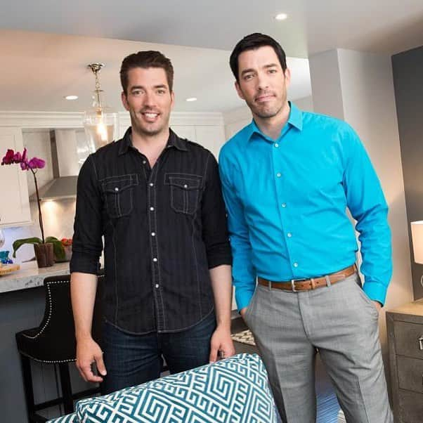 HGTVさんのインスタグラム写真 - (HGTVInstagram)「Happy birthday to our favorite twins @mrdrewscott and @mrsilverscott!」4月29日 12時56分 - hgtv